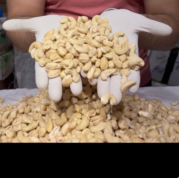 Cashew Medium Colour/Size (Whole DW) Kaju